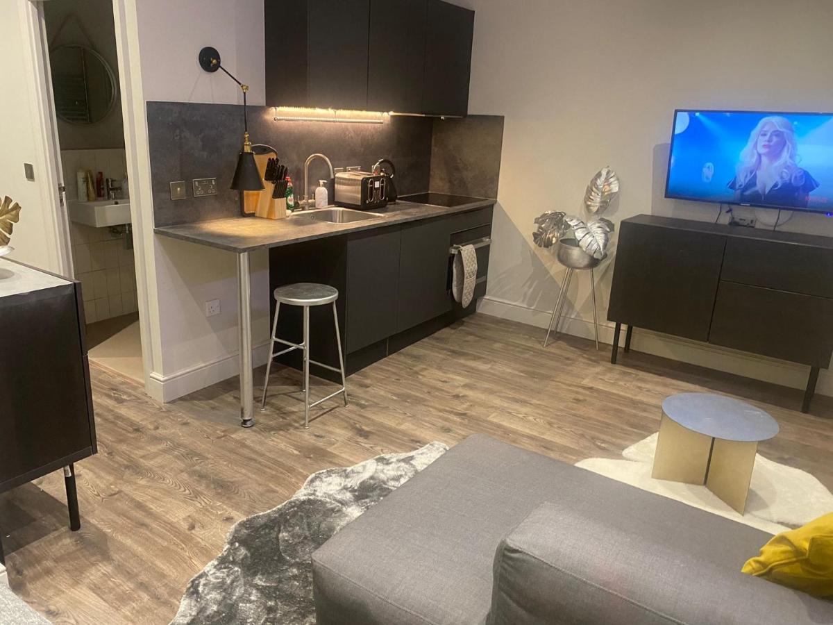 New Luxury Cyberpunk 1bed Studio Serviced Notting Hill Free Wifi & Netflix Location Perfect For Solo & Coupled Guests Apartamento