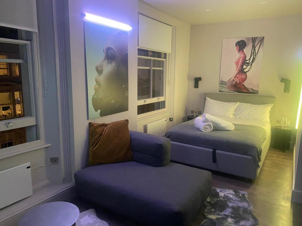 Apartamento New Luxury Cyberpunk 1bed Studio Serviced Notting Hill Free Wifi & Netflix Location Perfect For Solo & Coupled Guests Londres