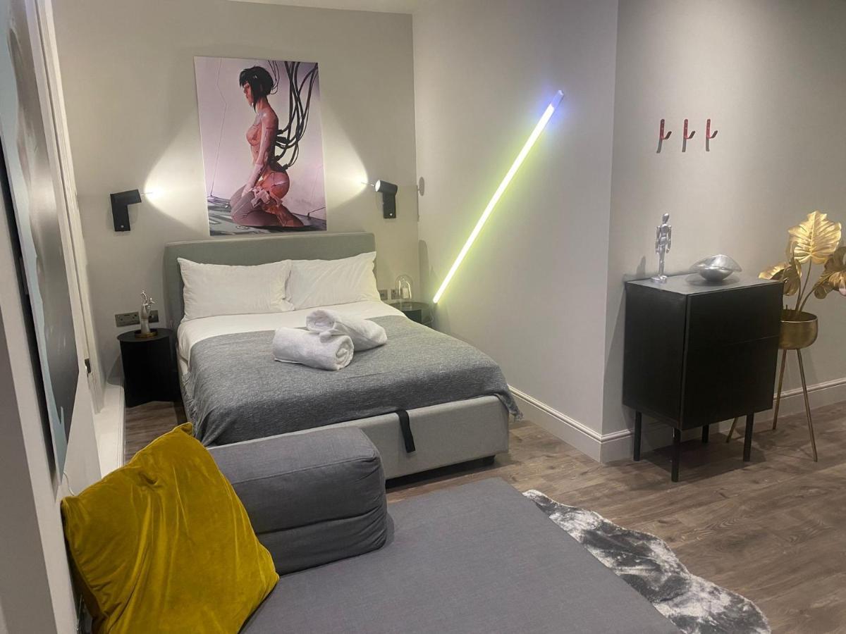 Apartamento New Luxury Cyberpunk 1bed Studio Serviced Notting Hill Free Wifi & Netflix Location Perfect For Solo & Coupled Guests Londres