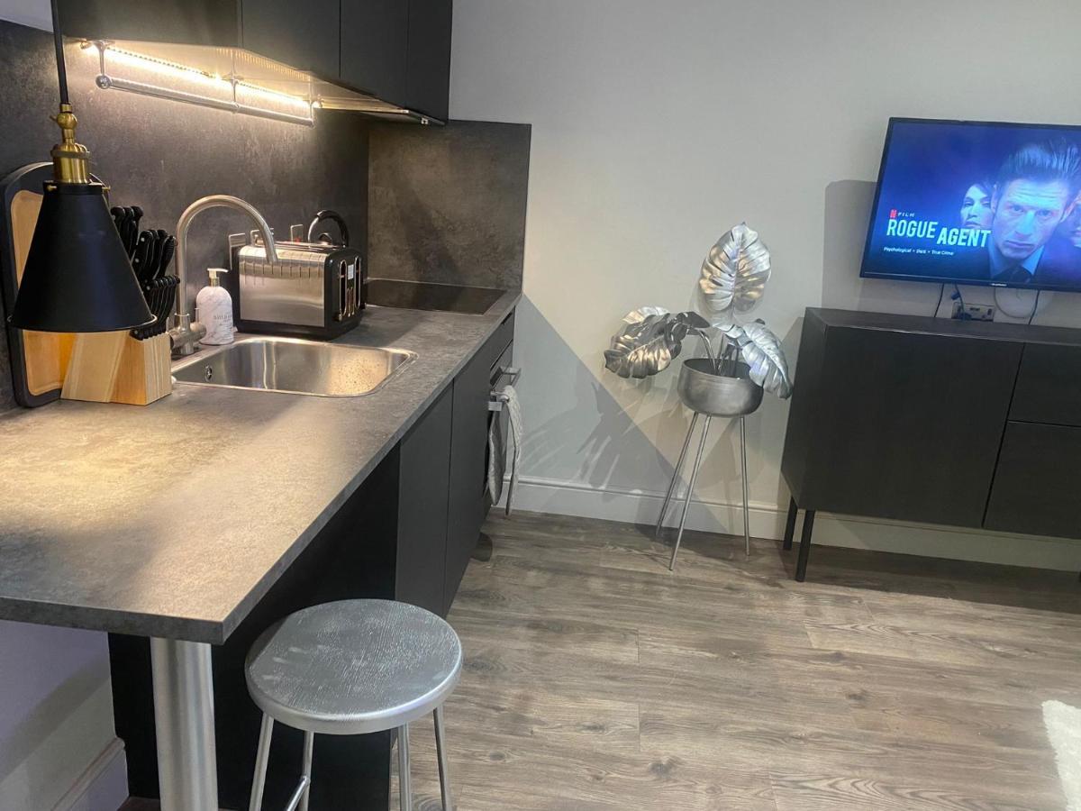 New Luxury Cyberpunk 1bed Studio Serviced Notting Hill Free Wifi & Netflix Location Perfect For Solo & Coupled Guests Apartamento *