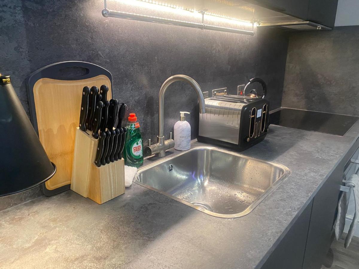 New Luxury Cyberpunk 1bed Studio Serviced Notting Hill Free Wifi & Netflix Location Perfect For Solo & Coupled Guests Londres