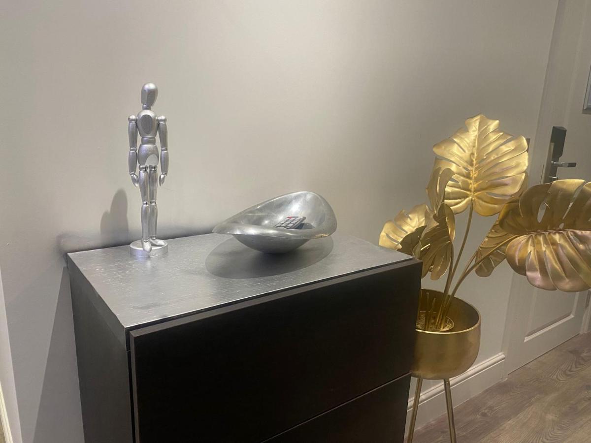 Apartamento New Luxury Cyberpunk 1bed Studio Serviced Notting Hill Free Wifi & Netflix Location Perfect For Solo & Coupled Guests Londres
