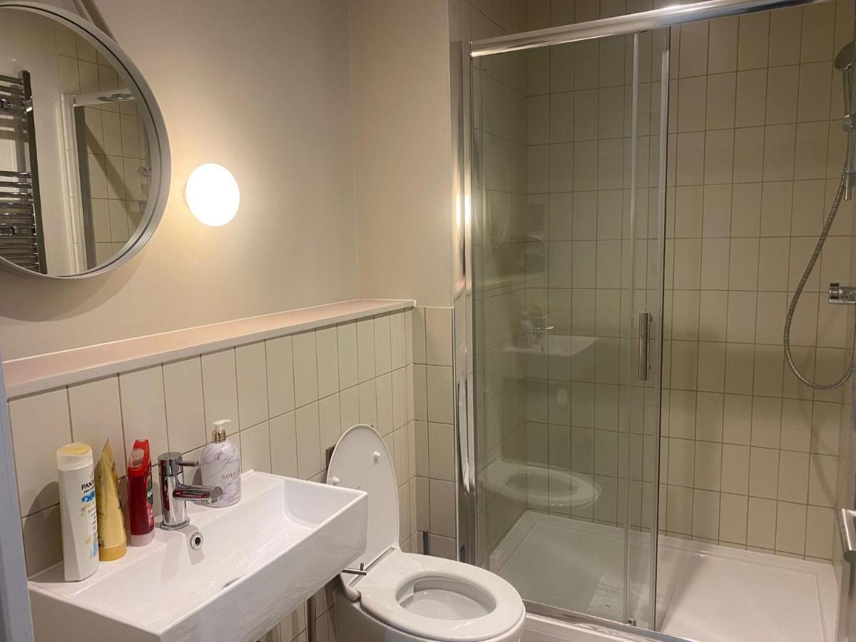 New Luxury Cyberpunk 1bed Studio Serviced Notting Hill Free Wifi & Netflix Location Perfect For Solo & Coupled Guests Londres