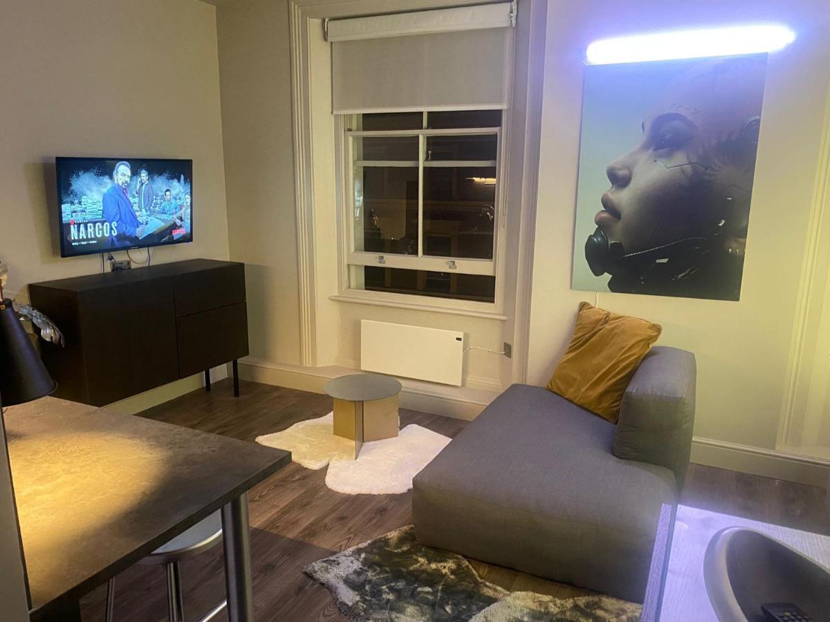 New Luxury Cyberpunk 1bed Studio Serviced Notting Hill Free Wifi & Netflix Location Perfect For Solo & Coupled Guests Apartamento *