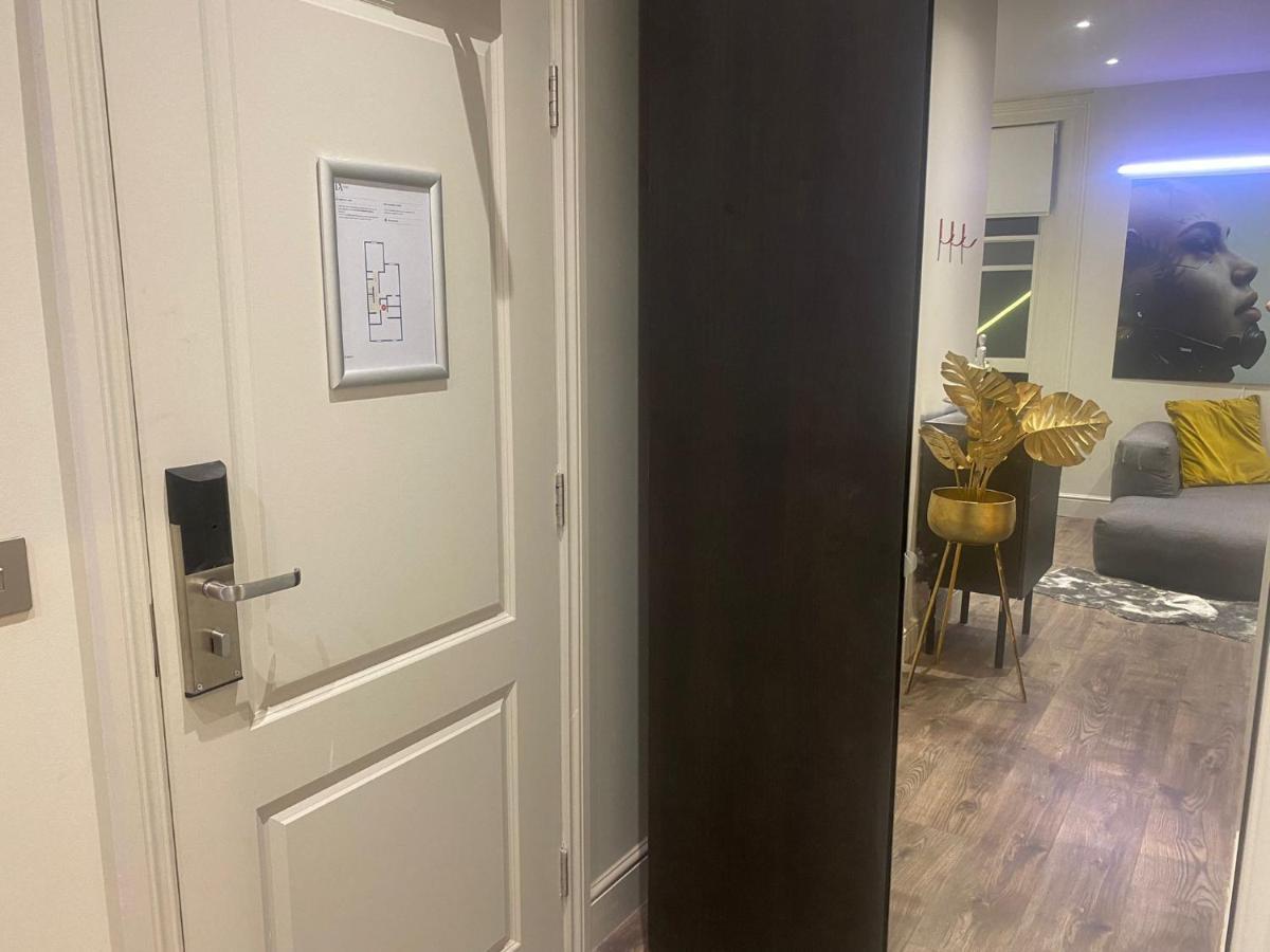 New Luxury Cyberpunk 1bed Studio Serviced Notting Hill Free Wifi & Netflix Location Perfect For Solo & Coupled Guests Londres