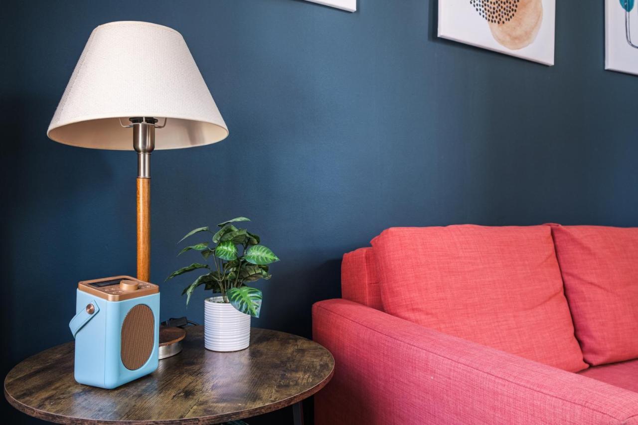 Sunny Corner In Center Of Apartment