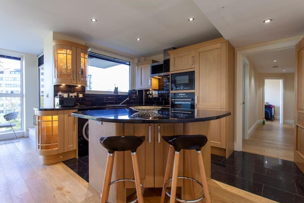 Thames View Apartment, Imperial Wharf London