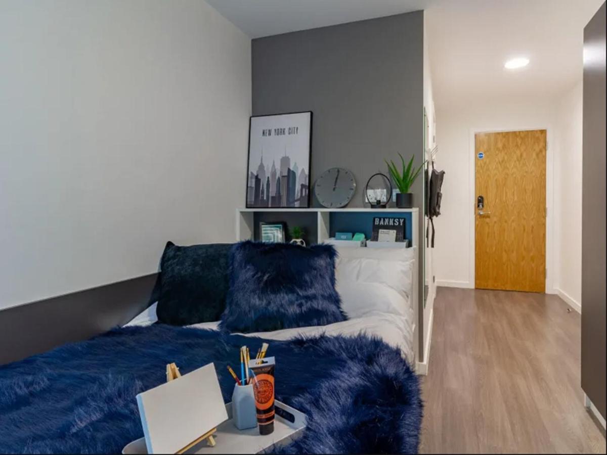 Modern Rooms In Wembley, Sk * London