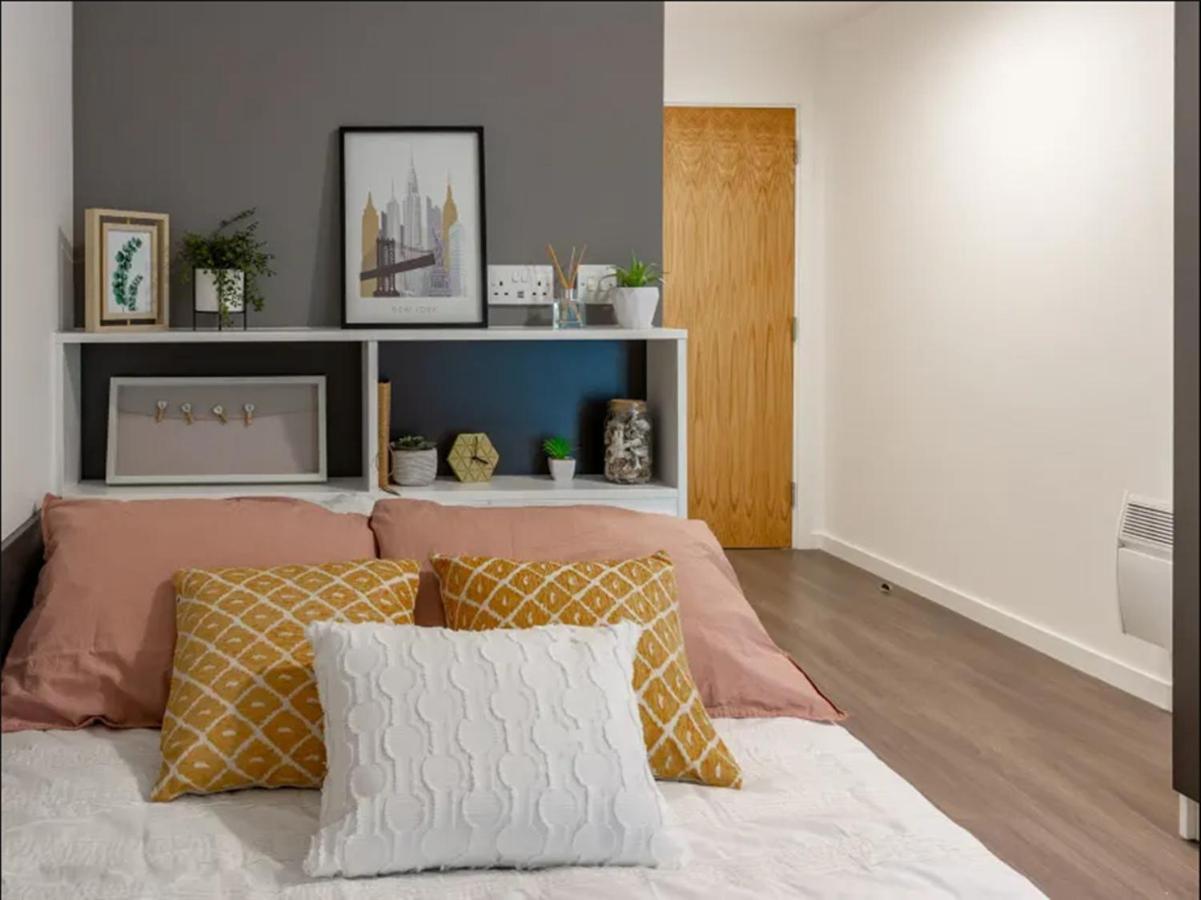 Modern Rooms In Wembley, Sk Guest house