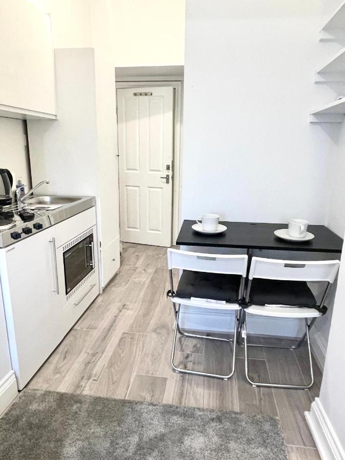 Very Close To Line Underground Shepherds Bush And Westfield Newly Refurbished * London
