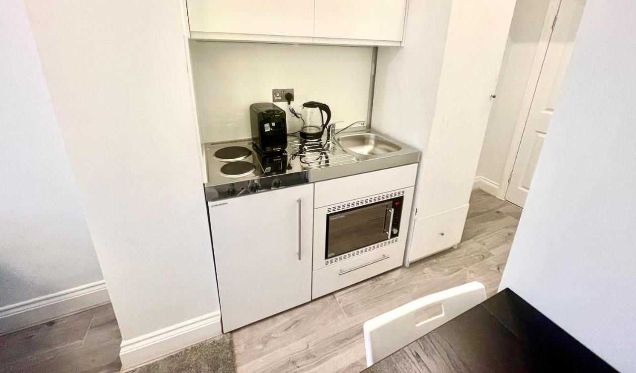 Very Close To Line Underground Shepherds Bush And Westfield Newly Refurbished