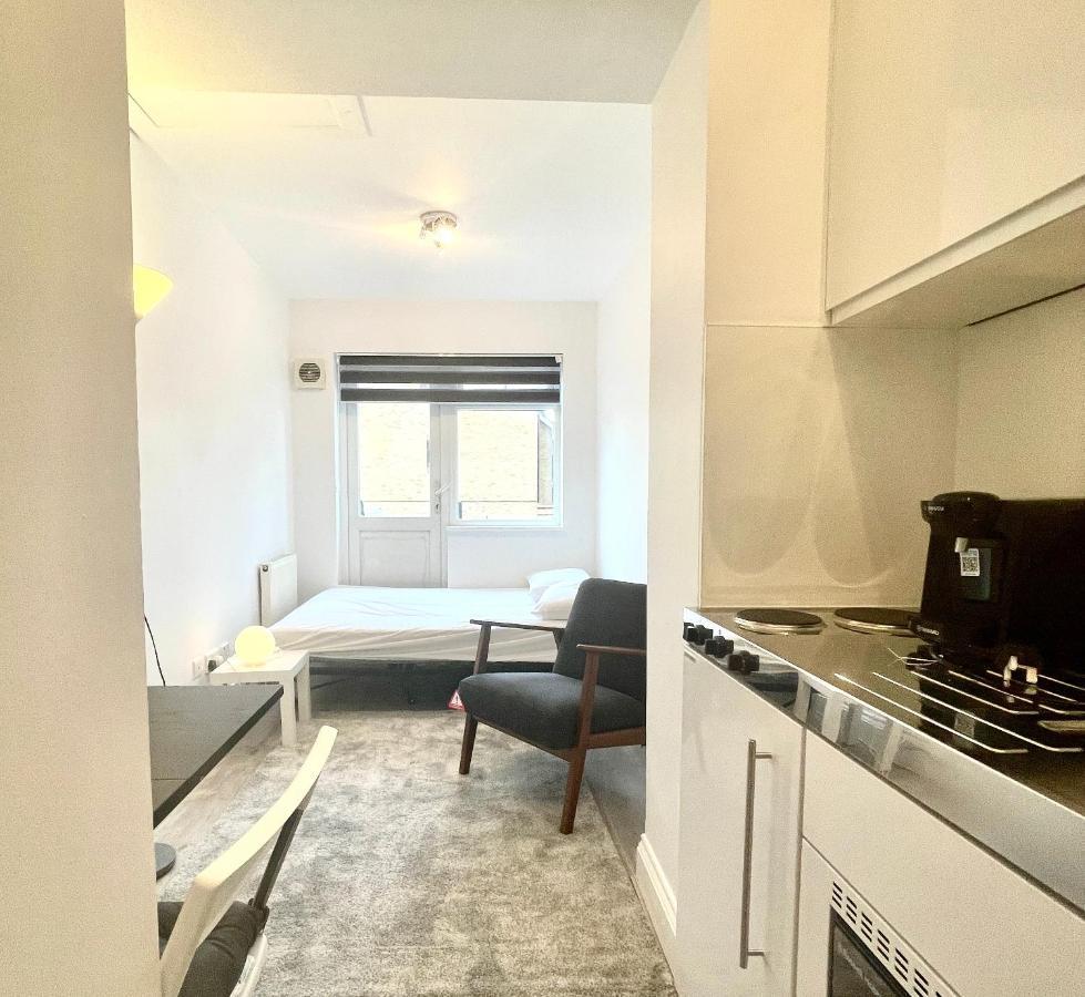 Apartment Very Close To Line Underground Shepherds Bush And Westfield Newly Refurbished *