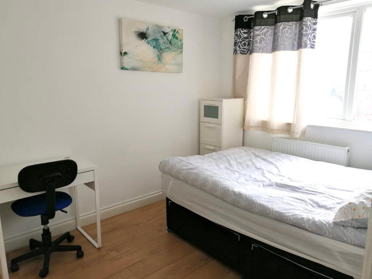 6 Bed House 3 Bathrooms Good Transport Links To London, Free Parking * Londres
