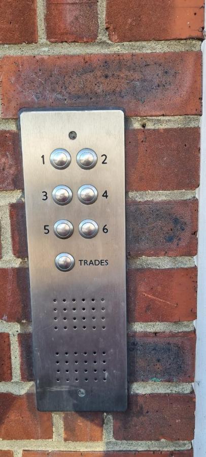 Private In Shares Flat Near Heathrow Airport Apartment *