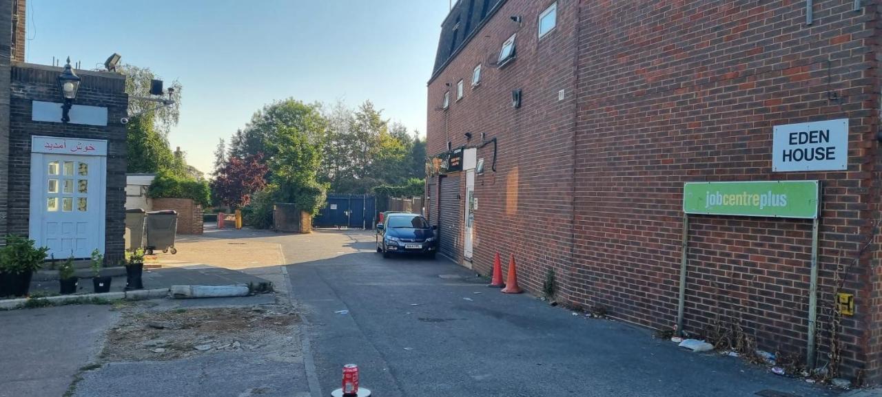 Private In Shares Flat Near Heathrow Airport Apartment *