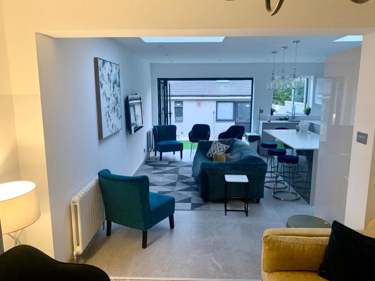 Cosy Trio: Flexible Near Mall With Parking *