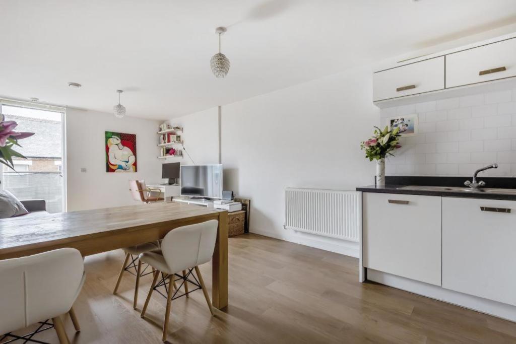 Stylish 2bed2bath Flat Roof Garden View
