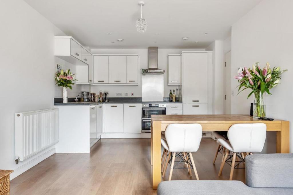 Stylish 2bed2bath Flat Roof Garden View * London