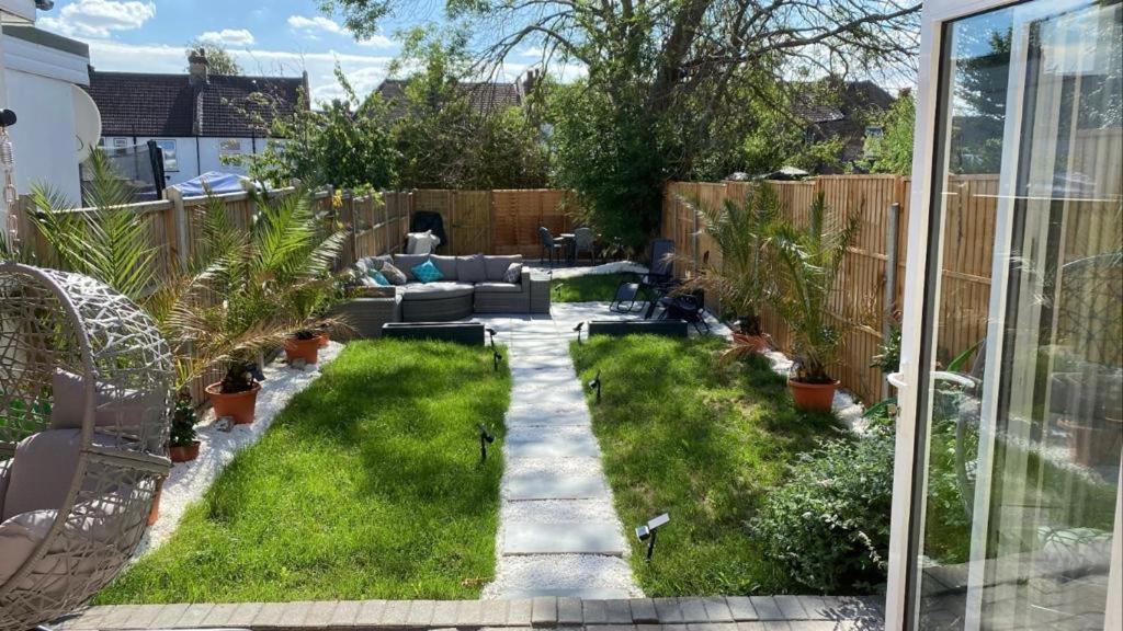 Wembley Luxury Residence- Opulence House Holiday home London