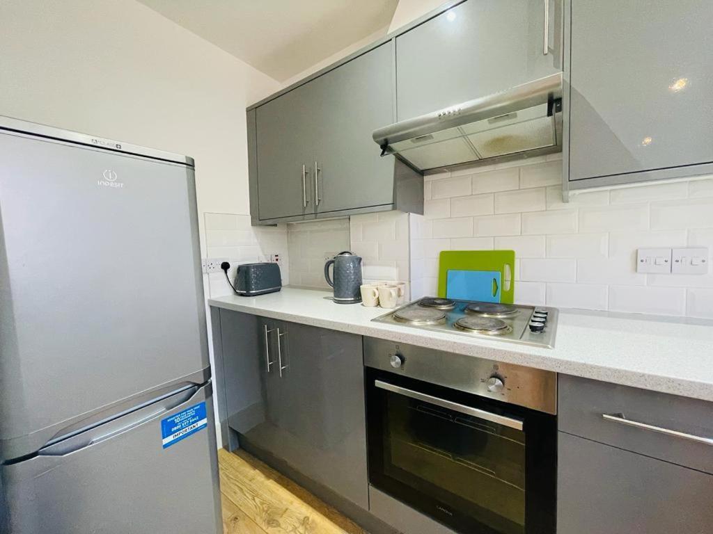 Apartment Lovely 2 Bedroom Serviced In