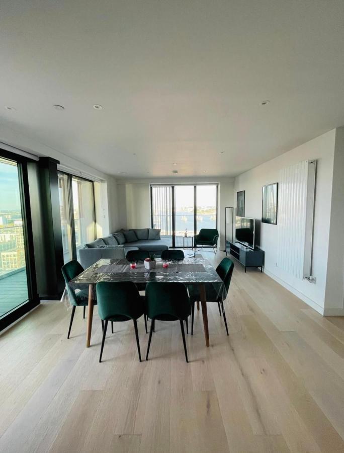 Homestay Riverside And London