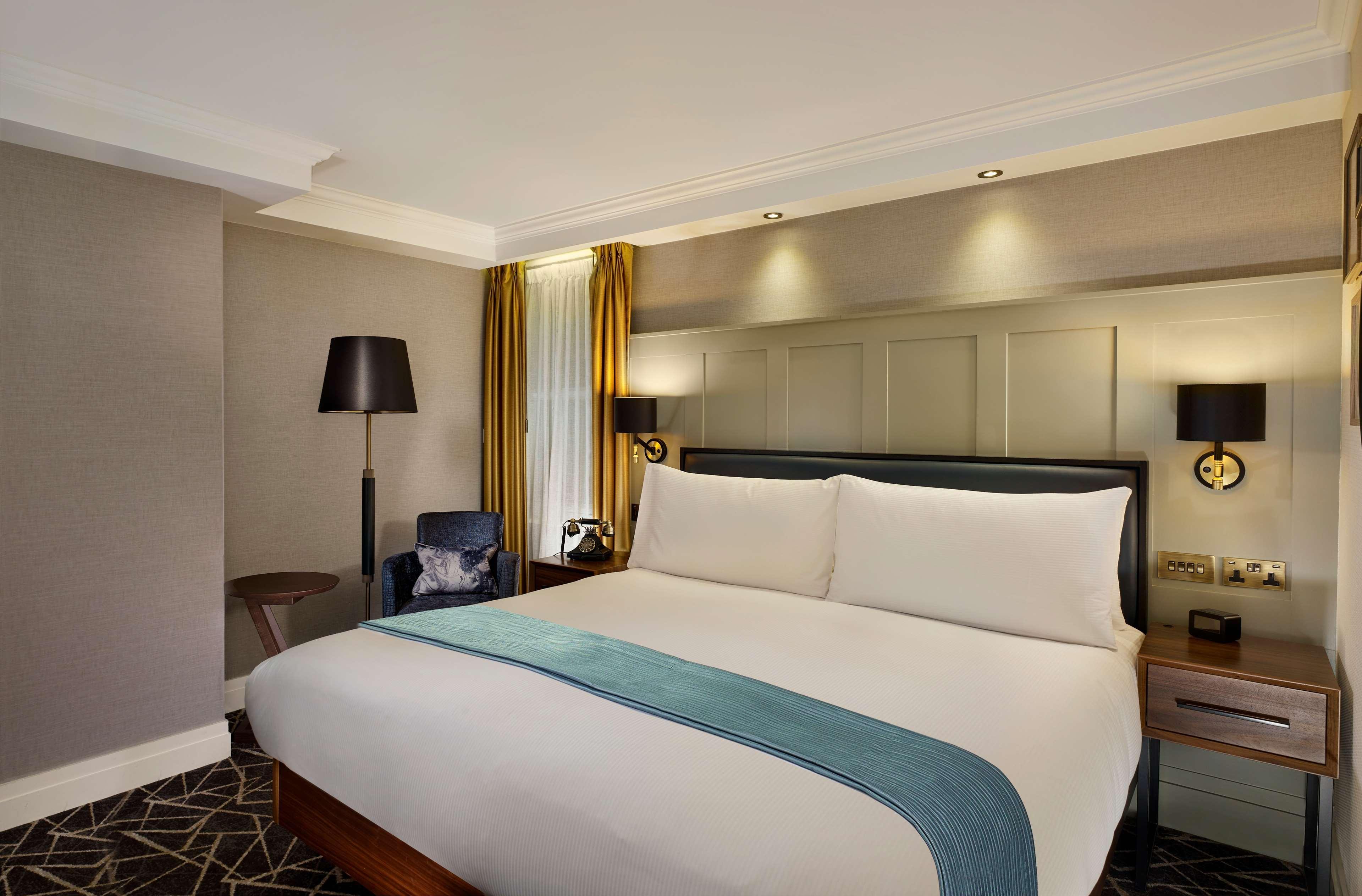 100 Queens Gate Hotel, Curio Collection By Hilton 5*
