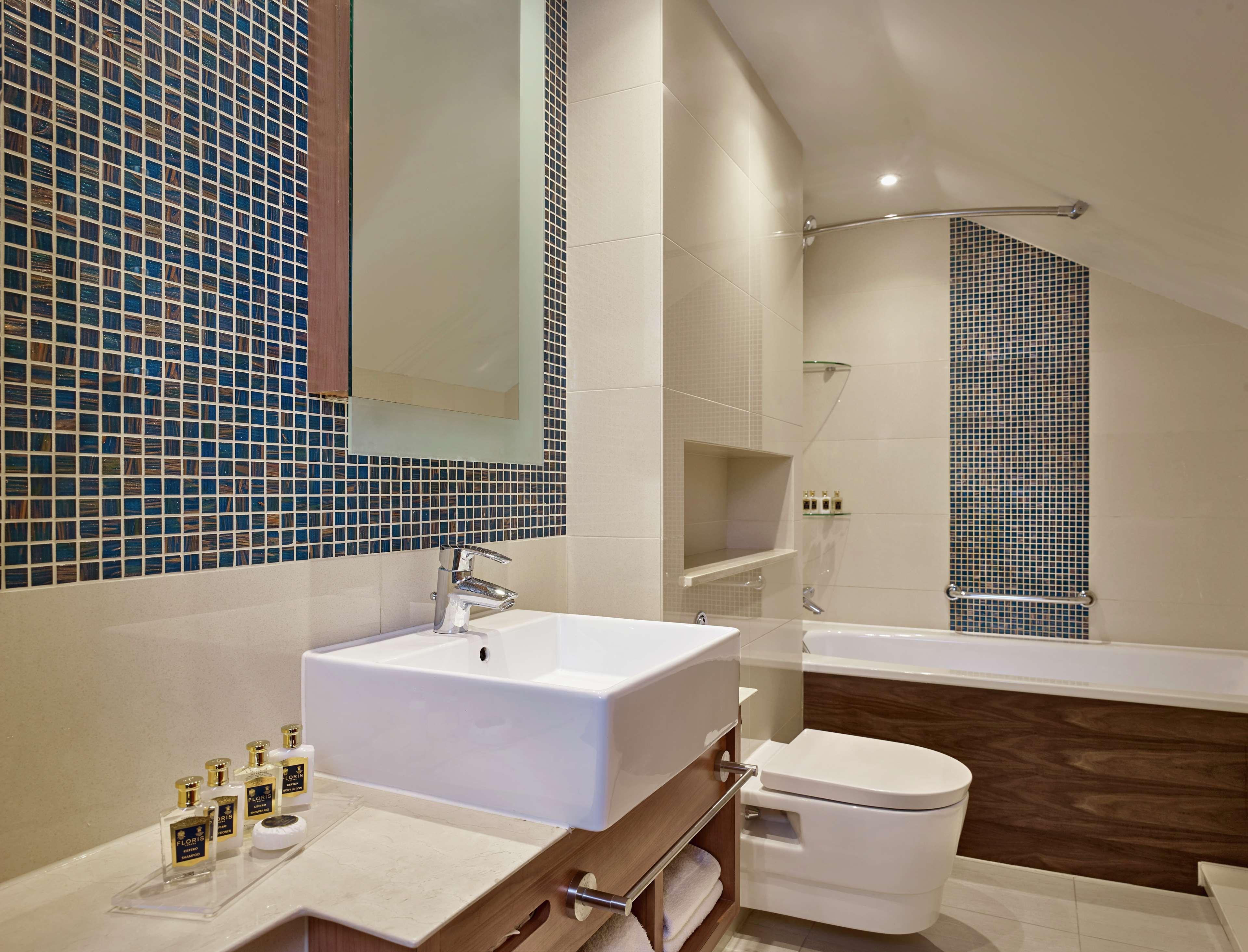 100 Queens Gate Hotel, Curio Collection By Hilton Hotel London