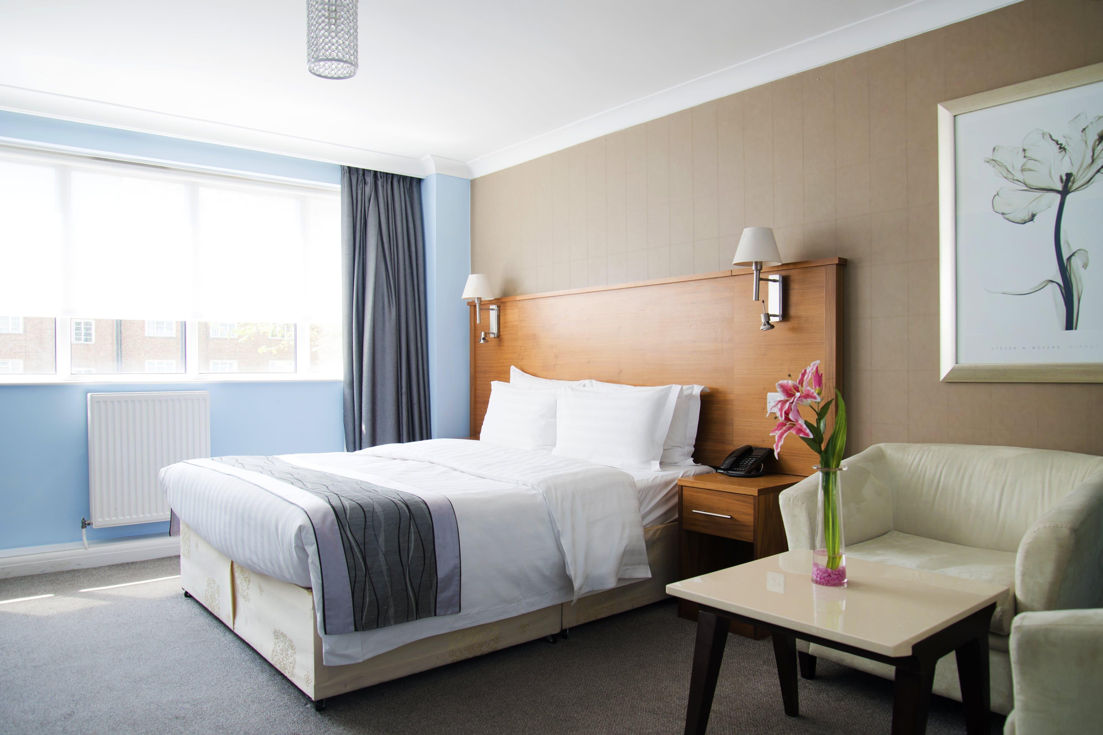 The New Carlton 3* London