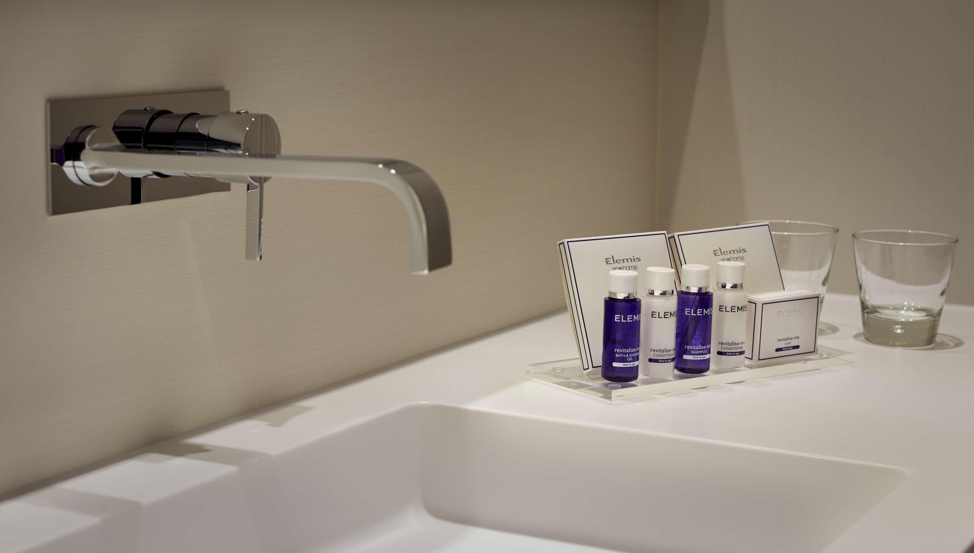 Park Plaza London, Park Royal Hotel 4*