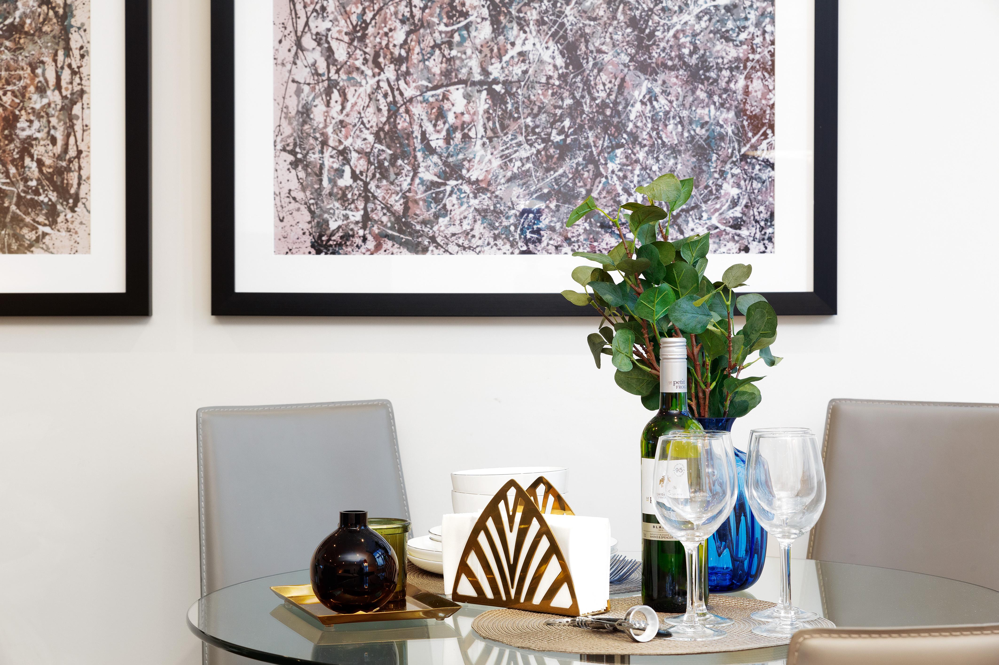 Chancery Lane Apartment *