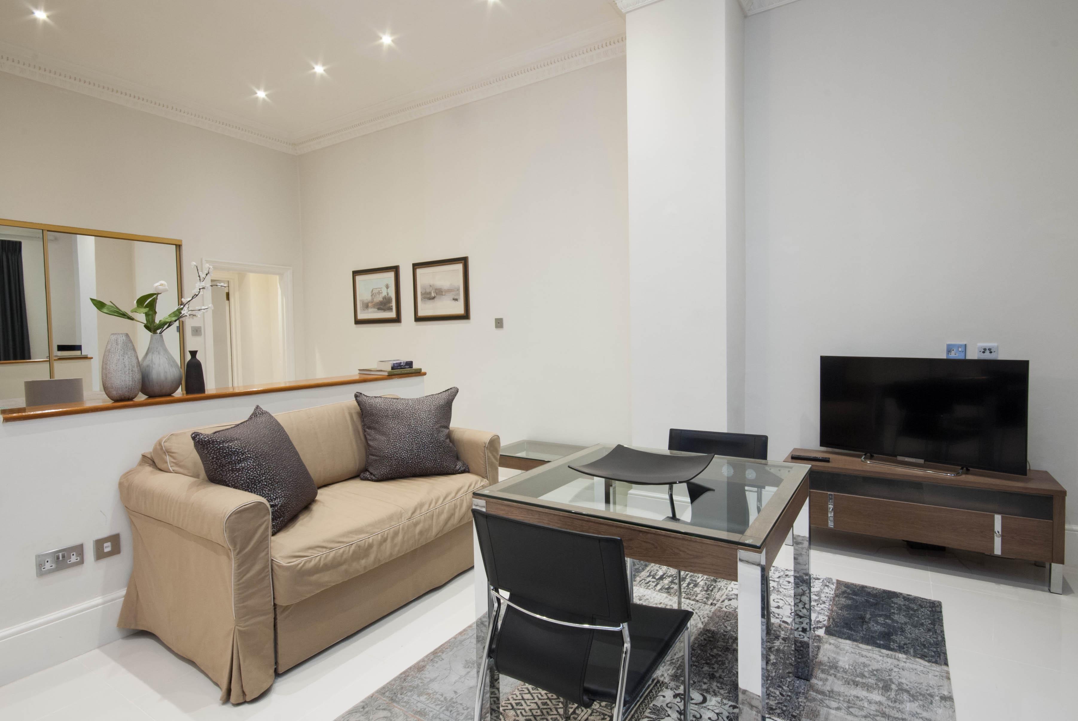 Queensgate Court Aparthotel 4*