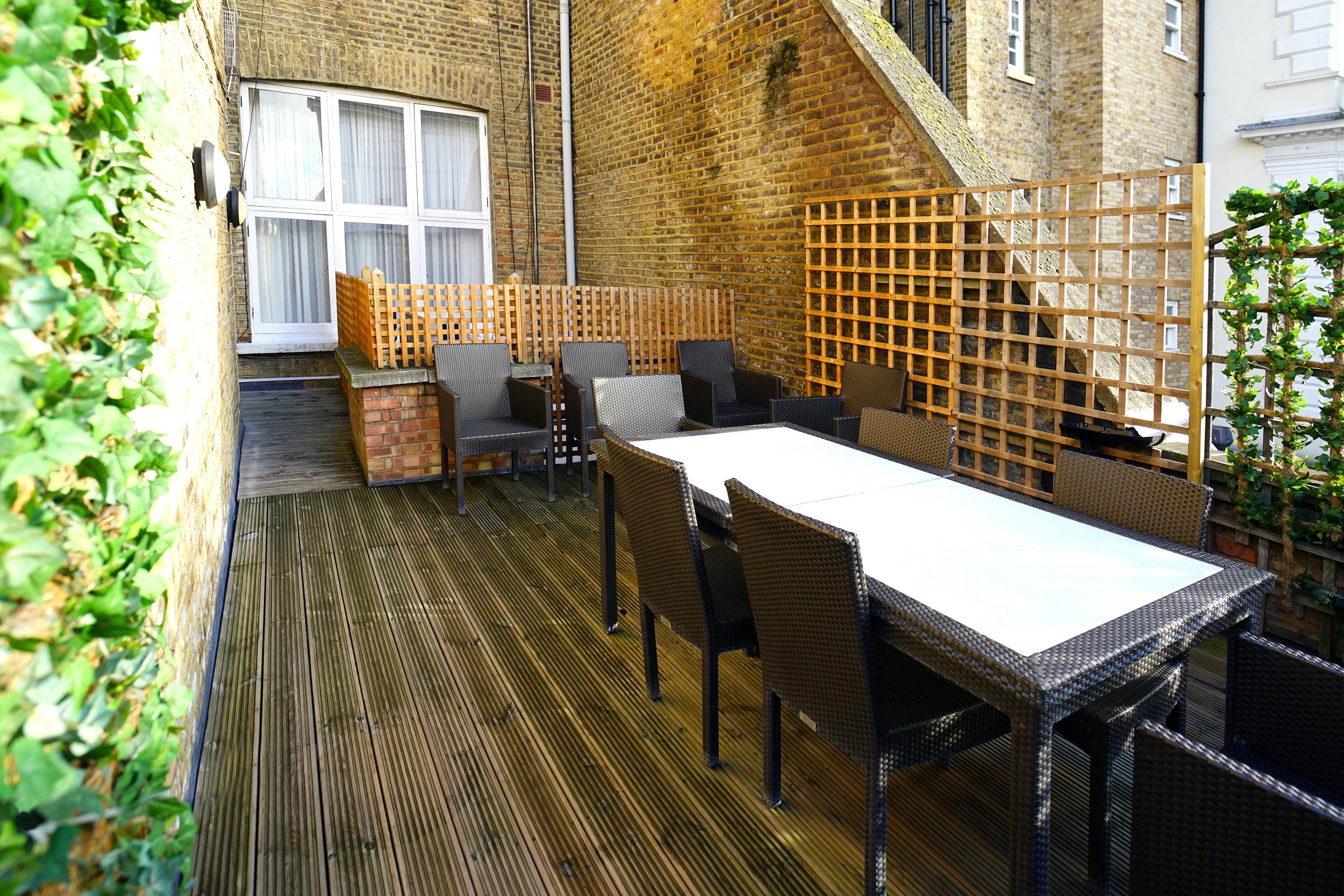 Aparthotel Queensgate Court 4*