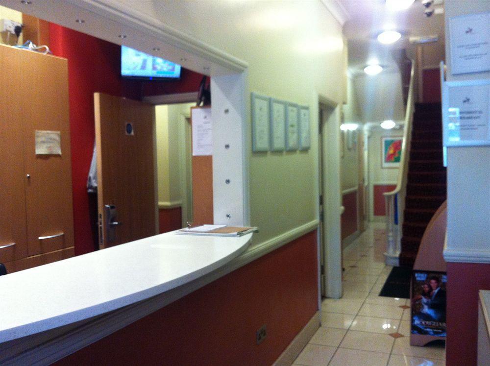Hotel St George's Victoria 3*