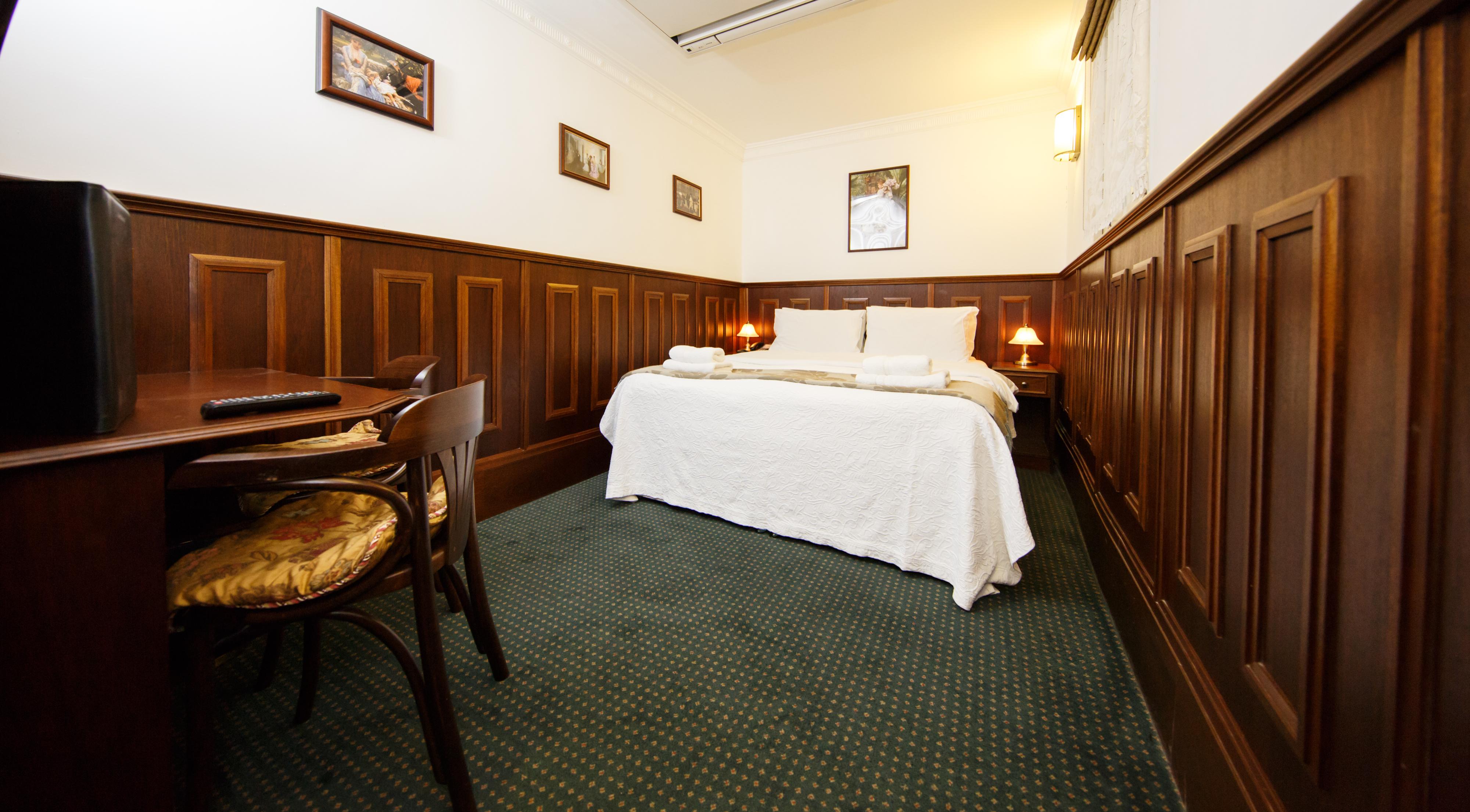 Regency House 3*