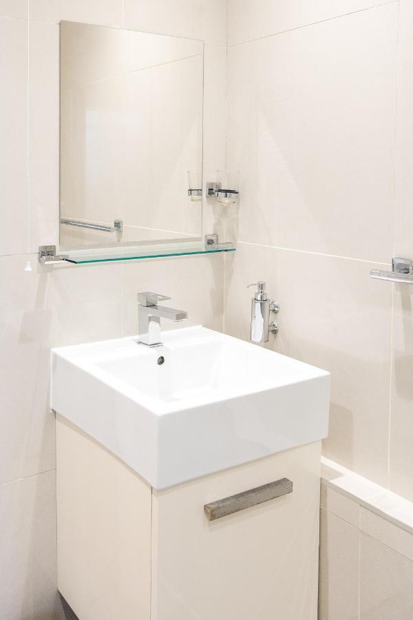 2 Bedroom Right On Trafalgar Square Apartamento