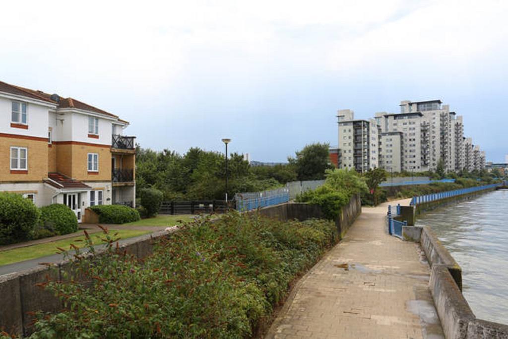 Quiet Riverside London