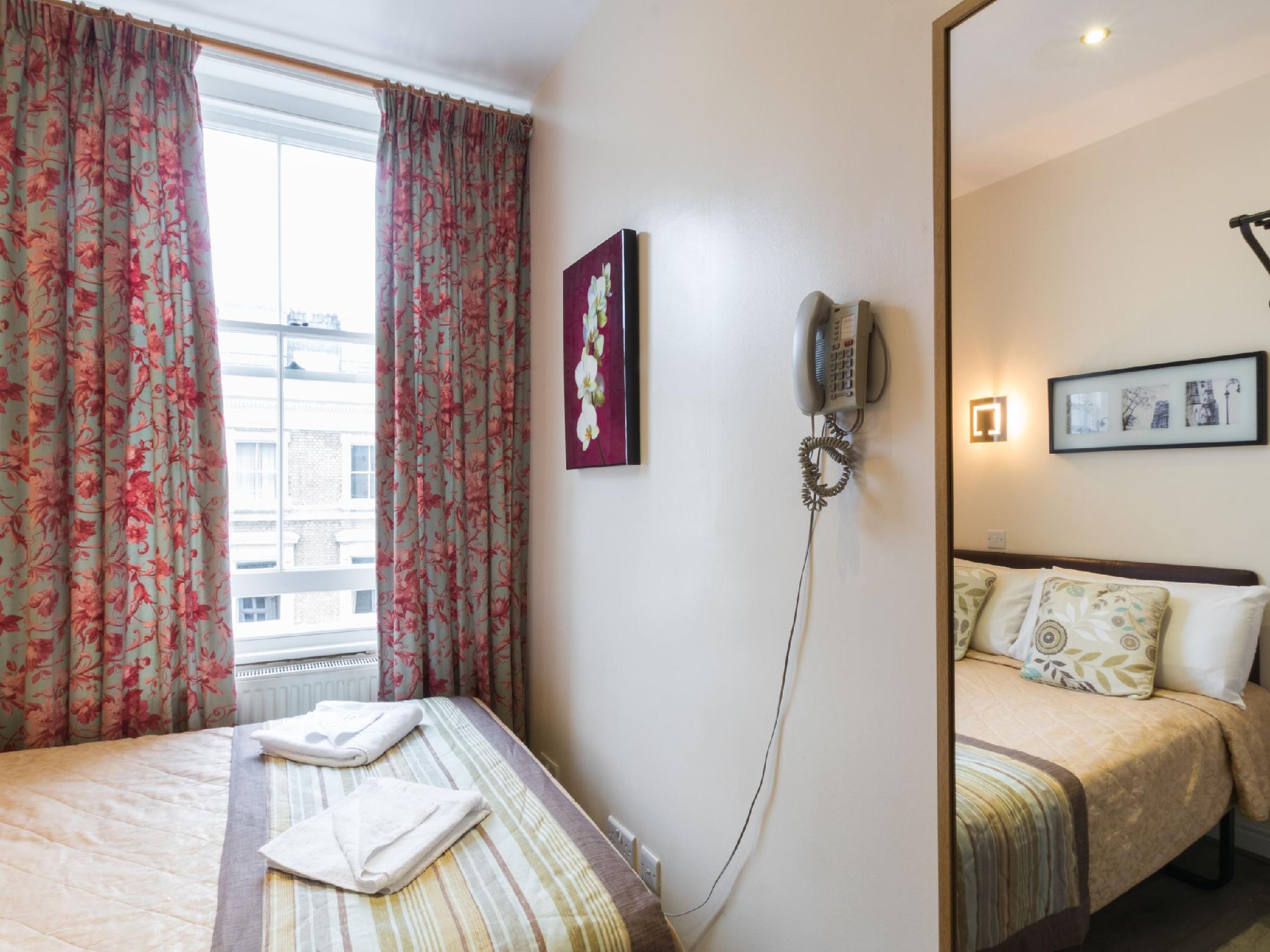 Notting Hill Gate 3*