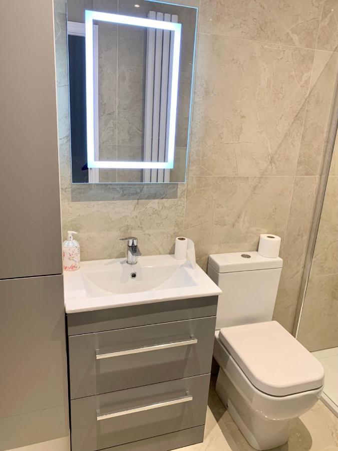 Apartamento Modern 2 Bedroom With Private Garden Near Canary Wharf Londres
