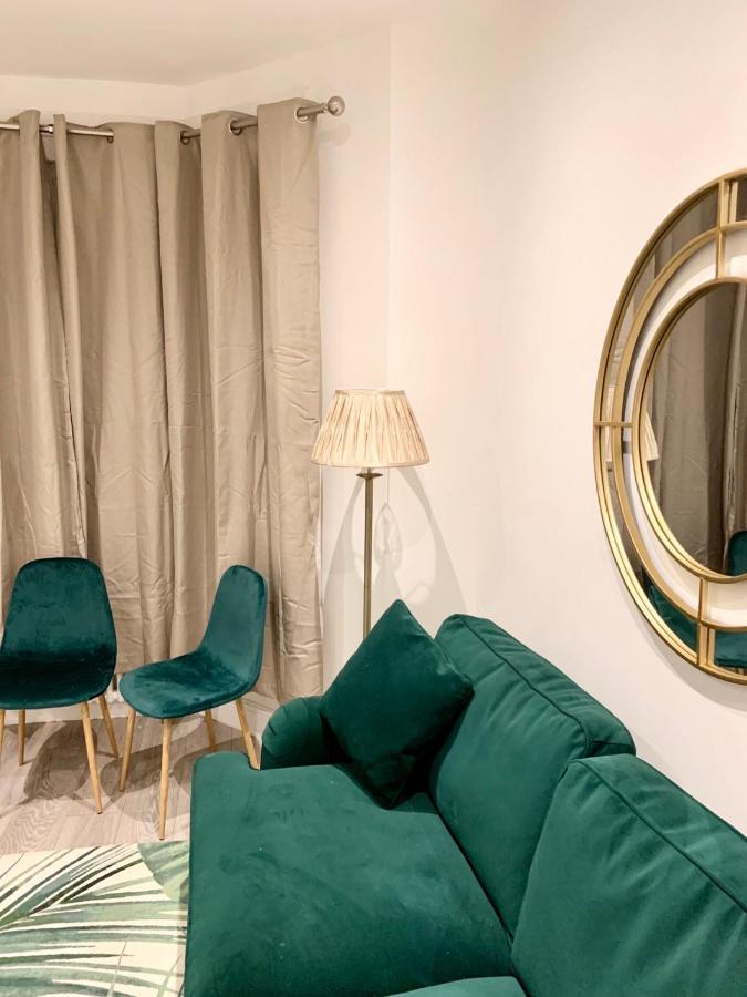Modern 2 Bedroom With Private Garden Near Canary Wharf London