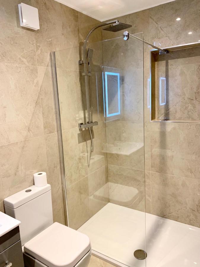 Modern 2 Bedroom With Private Garden Near Canary Wharf Apartment *