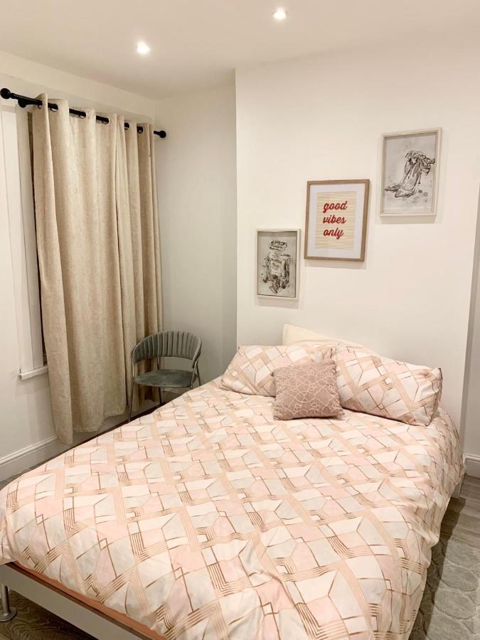 Modern 2 Bedroom With Private Garden Near Canary Wharf