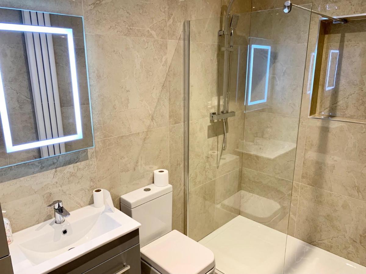 Modern 2 Bedroom With Private Garden Near Canary Wharf London