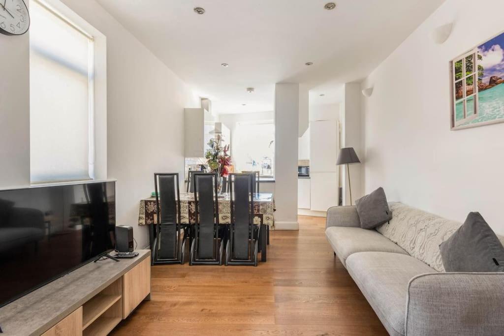 Zone 2 Spacious Two-bedroom With Parking *