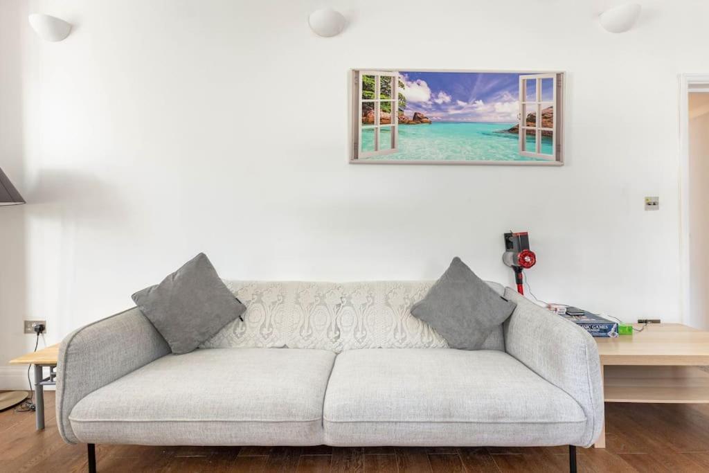Apartment Zone 2 Spacious Two-bedroom With Parking London