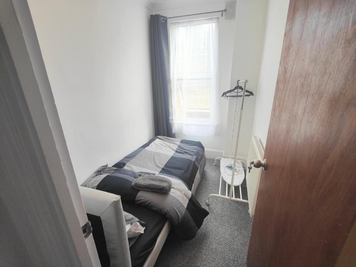 Lovely 3 Bedroom Serviced In Leytonstone