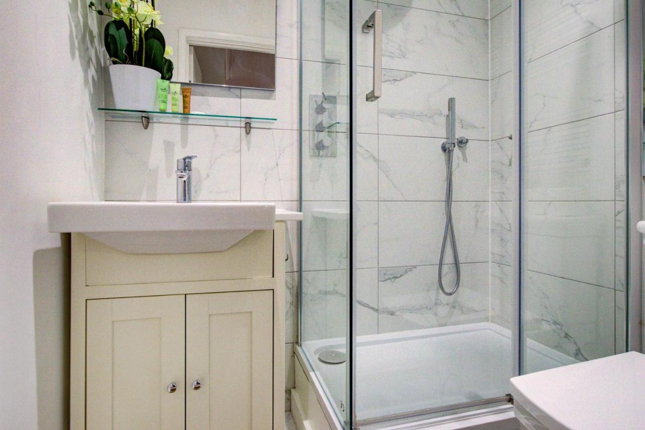 Apartamento 3-bedroom, 3-baths In Super Posh Marylebone, Central London, W1 *