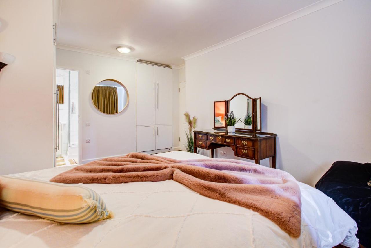 Apartamento 3-bedroom, 3-baths In Super Posh Marylebone, Central London, W1