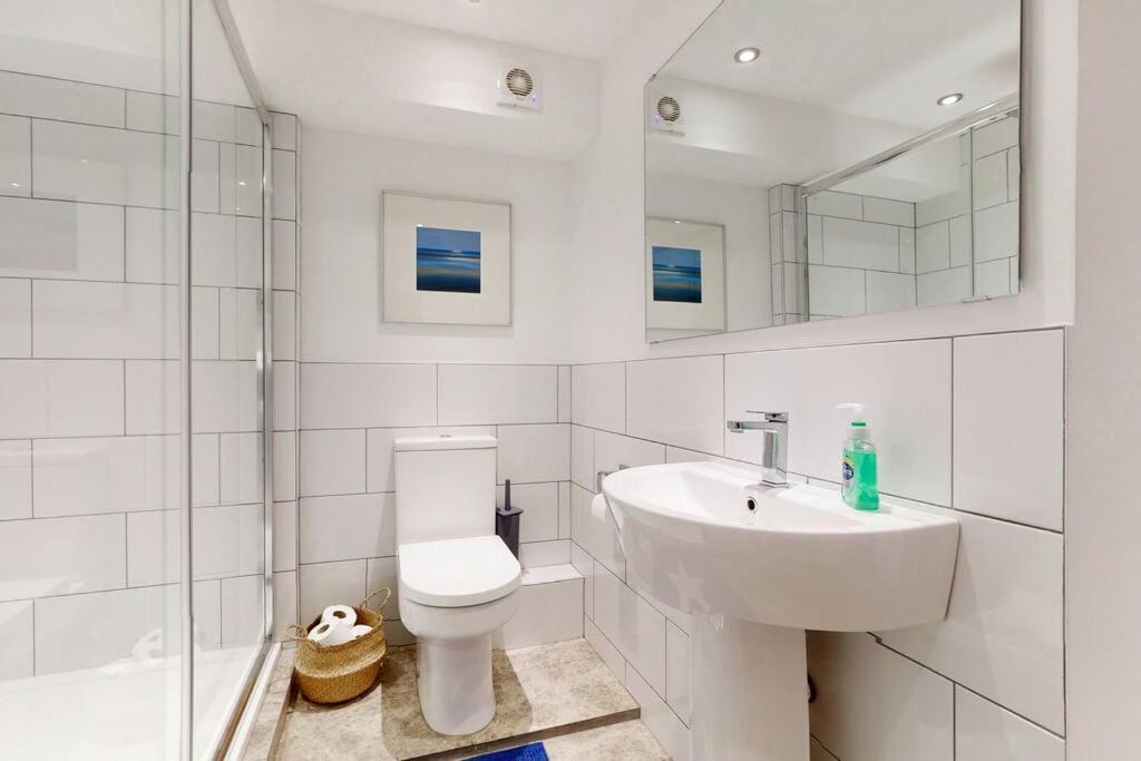 Lovely 2 Bedroom Flat Overlooking Canary Wharf Apartamento *