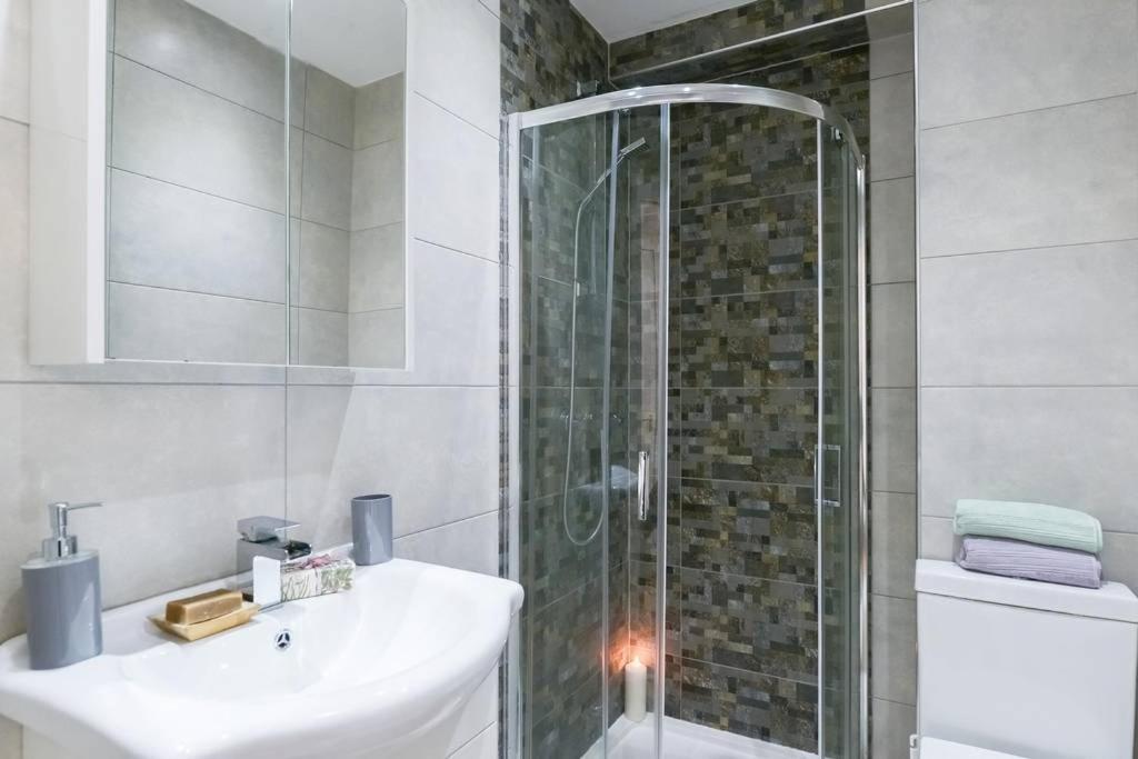 Sparrow 5 * London