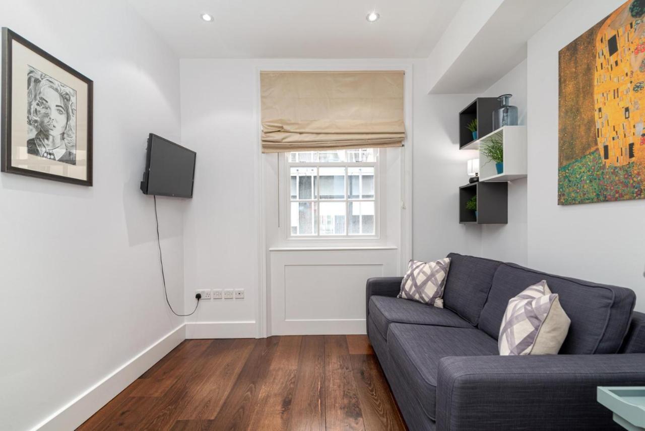 Apartment A Stunning Three Bedroom In Mayfair *